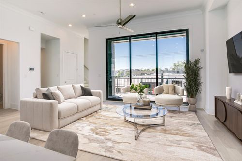 213 Carroll St, Fort Worth, TX, 76107 | Card Image