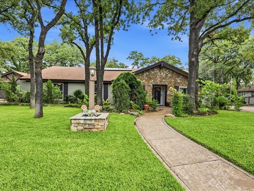 200 Timberlane Ter, Euless, TX, 76039-2216 | Card Image