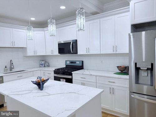 2011 Morris St, PHILADELPHIA, PA, 19145-1424 | Card Image