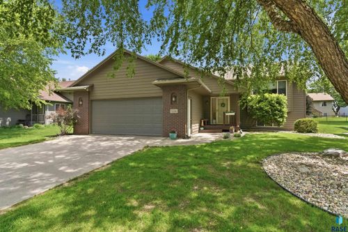 3216 S Pillsberry Ave, Sioux Falls, SD, 57103-6574 | Card Image