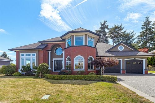 4566 Gordon Point Dr, Saanich, BC, V8N6L3 | Card Image
