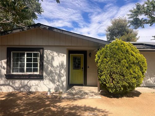 7177 Sunny Pl, Yucca Valley, CA, 92284-6817 | Card Image