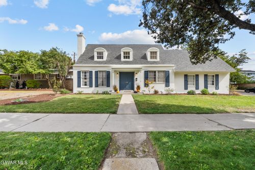 9830 Oakdale Ave, Chatsworth, CA, 91311-5632 | Card Image