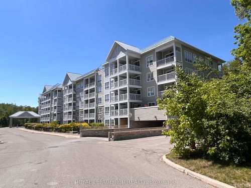 212-900 Bogart Mill Trail, Newmarket, ON, L3Y8V5 | Card Image