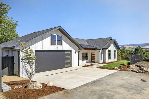 222-224 Alicia St, Ashland, OR, 97520-1203 | Card Image