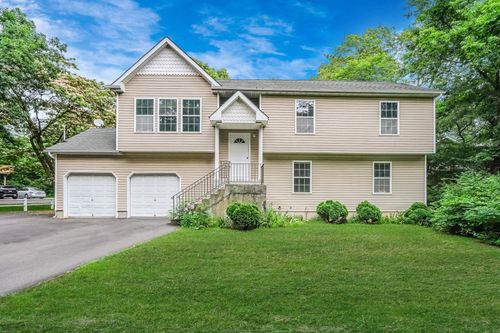 627 Blue Point Rd, Holtsville, NY, 11742-1810 | Card Image