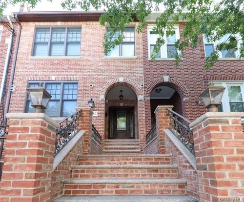 21-63 45th St, Long Island City, NY, 11105 | Card Image