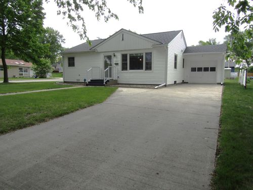302 S 12th St, Montevideo, MN, 56265-2051 | Card Image