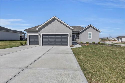 18804 Redbud Ln, Spring Hill, KS, 66083-4579 | Card Image