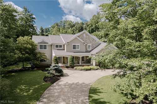 7775 Woodlands Trl, Chesterland, OH, 44026-3000 | Card Image