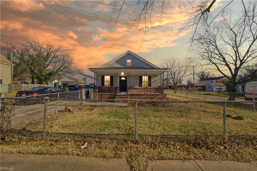2300 Courtney Ave, Norfolk, VA, 23504-2206 | Card Image