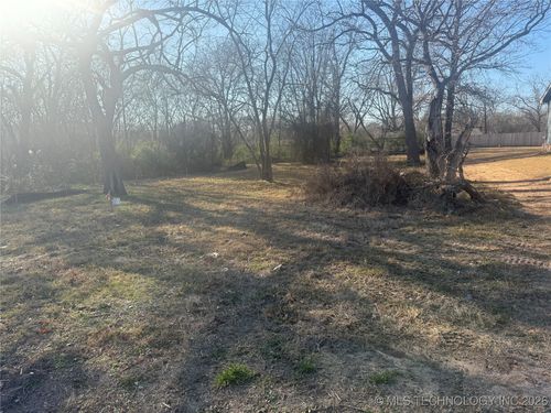 500 S Division St, Coweta, OK, 74429-3509 | Card Image