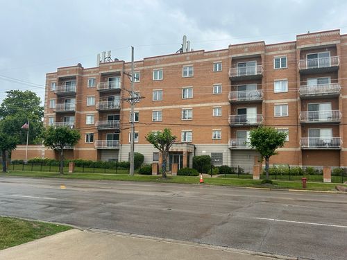 401-4534 N Cumberland Ave, Chicago, IL, 60656-4256 | Card Image