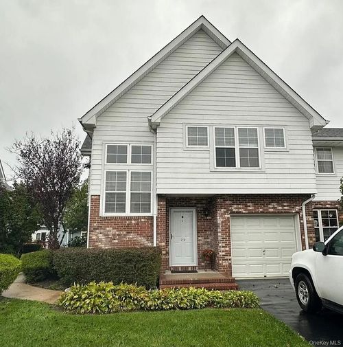 23 Broadlawn Dr, Central Islip, NY, 11722-4615 | Card Image