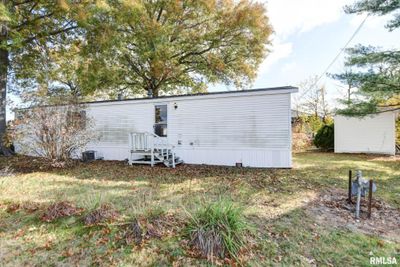 27 Bailey Park, Home with 2 bedrooms, 1 bathrooms and null parking in Taylorville IL | Image 3