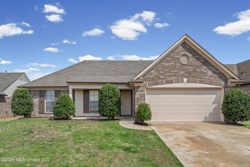 1620 Cresent Ln, Southaven, MS, 38671-7352 | Card Image