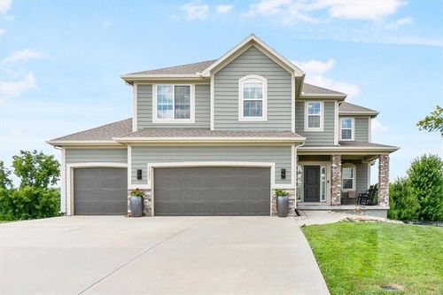 26227 W 141st Ct, Olathe, KS, 66061-7618 | Card Image