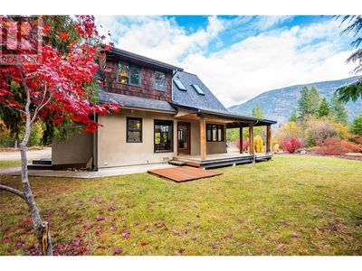 1428 Nighthawk Dr, House other with 2 bedrooms, 2 bathrooms and null parking in Castlegar BC | Image 3