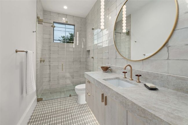 2401 Oakhaven Cir, House other with 5 bedrooms, 5 bathrooms and 3 parking in Austin TX | Image 33