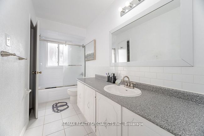 36 Blackthorn Lane, House other with 6 bedrooms, 2 bathrooms and 4 parking in Brampton ON | Image 20
