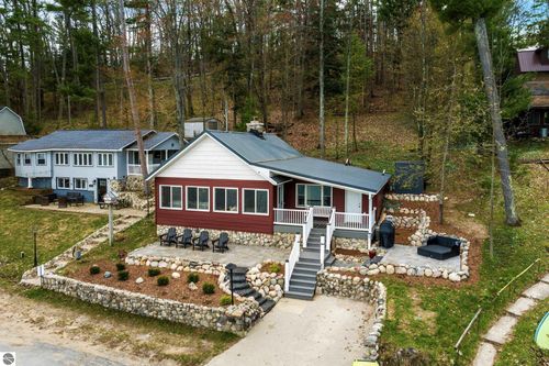 2408 Pinehurst Trl, Traverse City, MI, 49696-8321 | Card Image