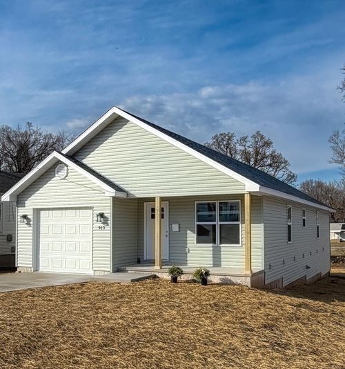 913 W Della St, Springfield, MO, 65803-1213 | Card Image