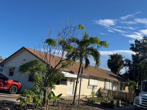 528 E Lakewood Rd Road, West Palm Beach, FL, 33405 | Card Image