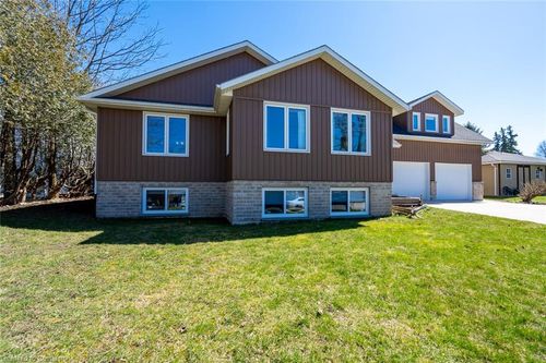 405 Minnie Ave, Fort Frances, ON, P9A2P6 | Card Image