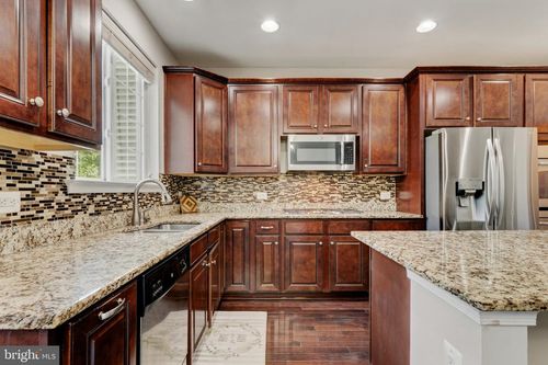 24837 Mason St, Fairfax, VA, 22030 | Card Image