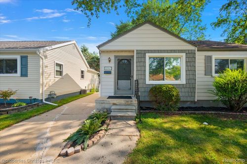 28967 Beechwood St, Garden City, MI, 48135-2420 | Card Image