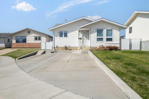 10 Rossmere Pl Se, Medicine Hat, AB, T1B2L6 | Card Image