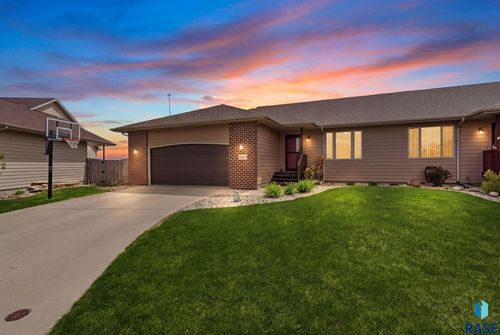 5904 S Mandy Cir Circle, Sioux Falls, SD, 57106 | Card Image