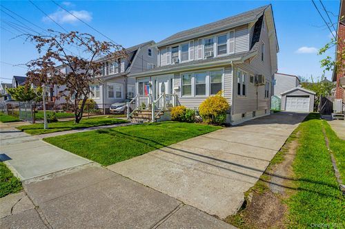 49 Malden Ave, Lynbrook, NY, 11563-3715 | Card Image