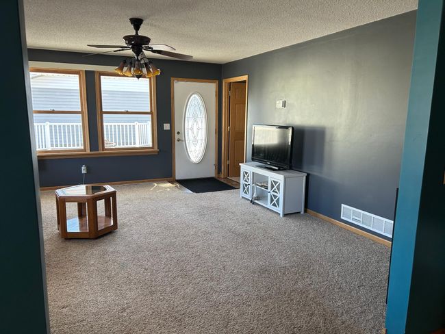 Living room toward main entrance | Image 12
