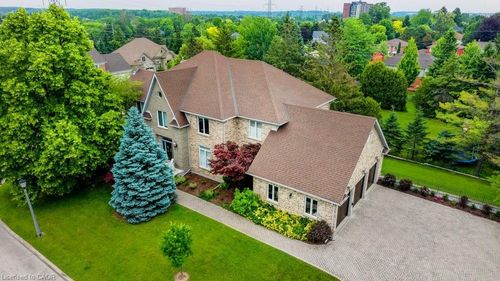 336 Bushwood Crt, Waterloo, ON, N2T2E7 | Card Image