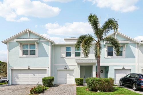 303 Se Halifax Ln, Stuart, FL, 34994-3601 | Card Image