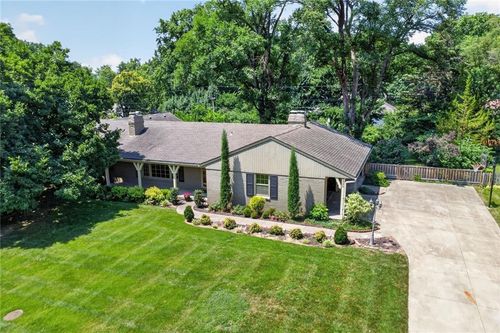9340 Canterbury St, Leawood, KS, 66206-2011 | Card Image
