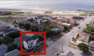 1122 10th Street, House other with 3 bedrooms, 2 bathrooms and null parking in Galveston TX | Image 2