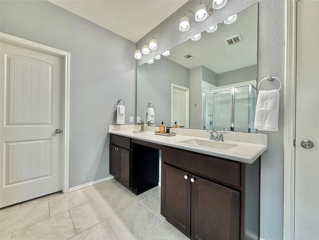 Primary Bathroom | Image 26