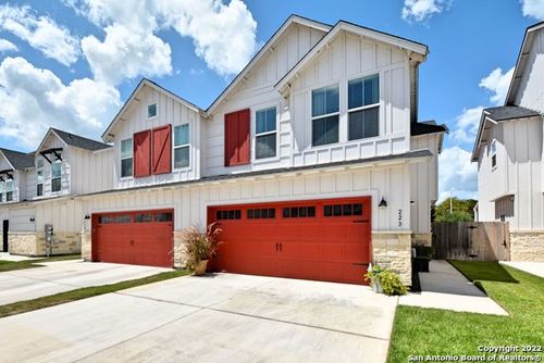 1002-223 Sapphire, New Braunfels, TX, 78130-4567 | Card Image