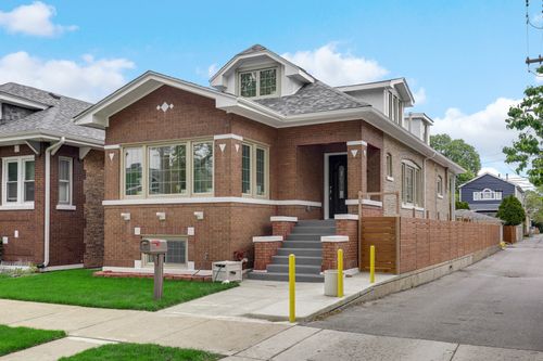 4915 N Kostner Avenue, Chicago, IL, 60630 | Card Image