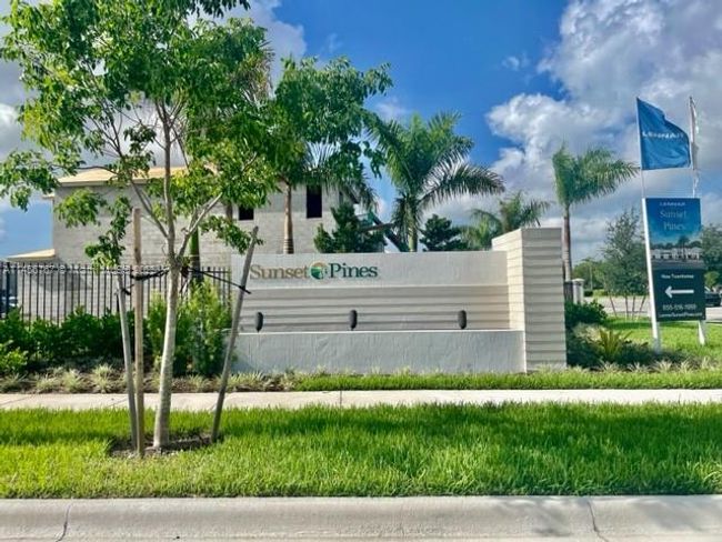0 - 249 Sw 159th Ct, Townhouse with 3 bedrooms, 2 bathrooms and null parking in Pembroke Pines FL | Image 2
