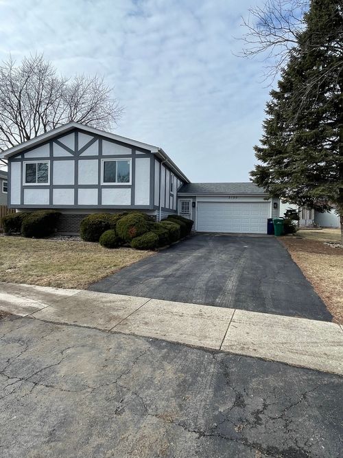 2100 S Lloyd Ave, Lombard, IL, 60148-4824 | Card Image