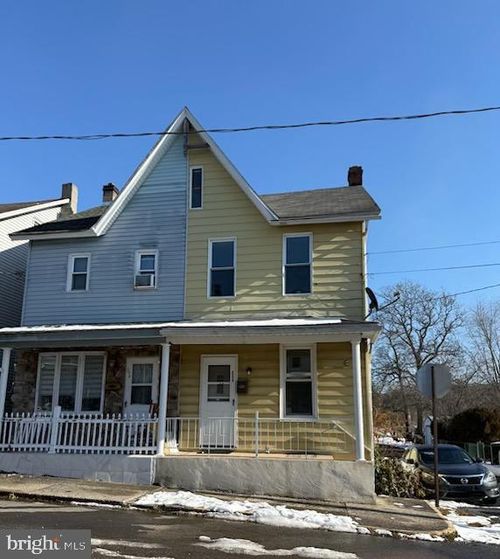 236 N Pine St, TREMONT, PA, 17981-1415 | Card Image