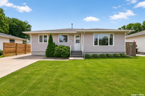 1249 Grace St, Moose Jaw, SK, S6H3C6 | Card Image