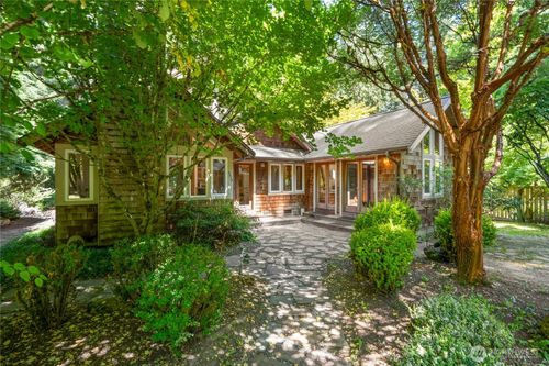 5579 Ne Foster Rd, Bainbridge Island, WA, 98110-2672 | Card Image