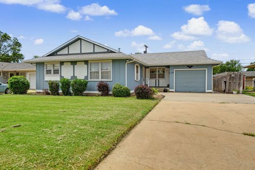 2158 Kensington Rd, Salina, KS, 67401-6827 | Card Image