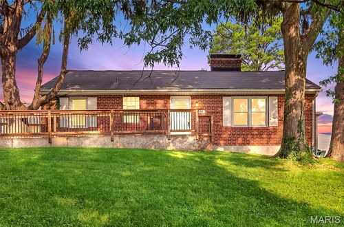 105 N Elm St, Ballwin, MO, 63011-3754 | Card Image