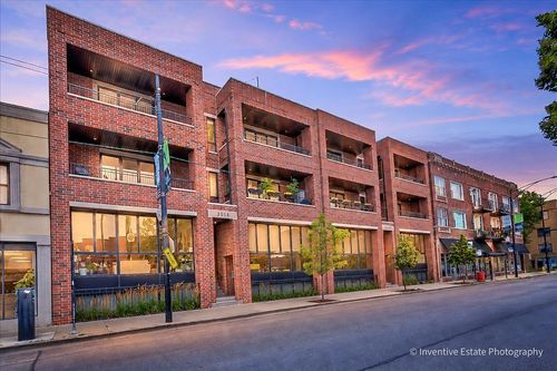 3w-3014 W Montrose Ave, CHICAGO, IL, 60618-1312 | Card Image