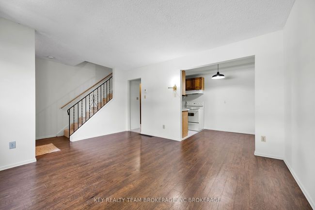 165 Limeridge Rd W, Condo with 2 bedrooms, 1 bathrooms and 1 parking in Hamilton ON | Image 6